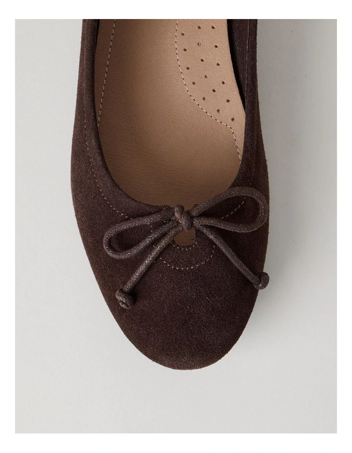 Cindy Flat Shoes in Chocolate Suede image 5