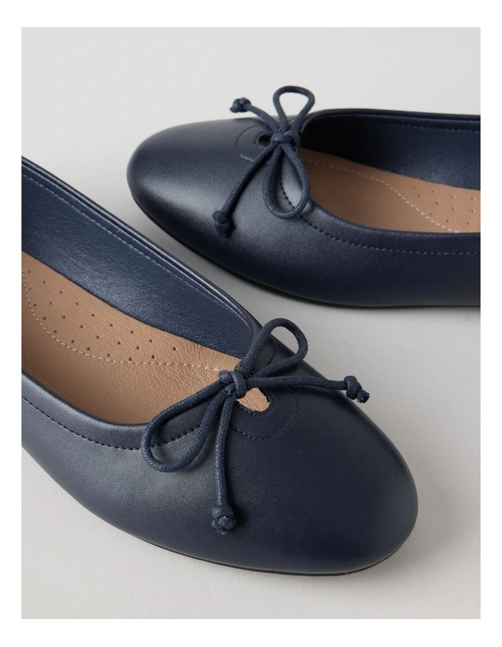 Cindy Flat Shoes in Navy image 4