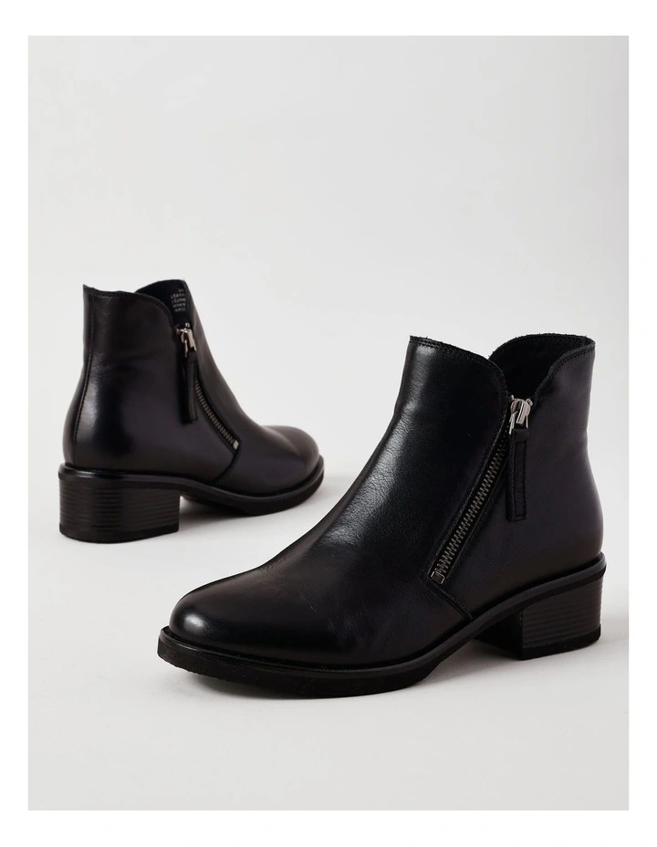 Dami Boot in Black Leather image 2