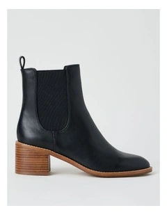 Indi Boot in Black