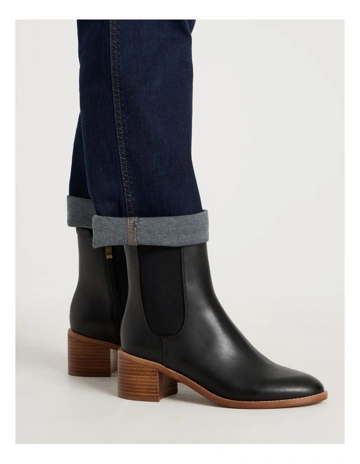 Indi Boot in Black image 2