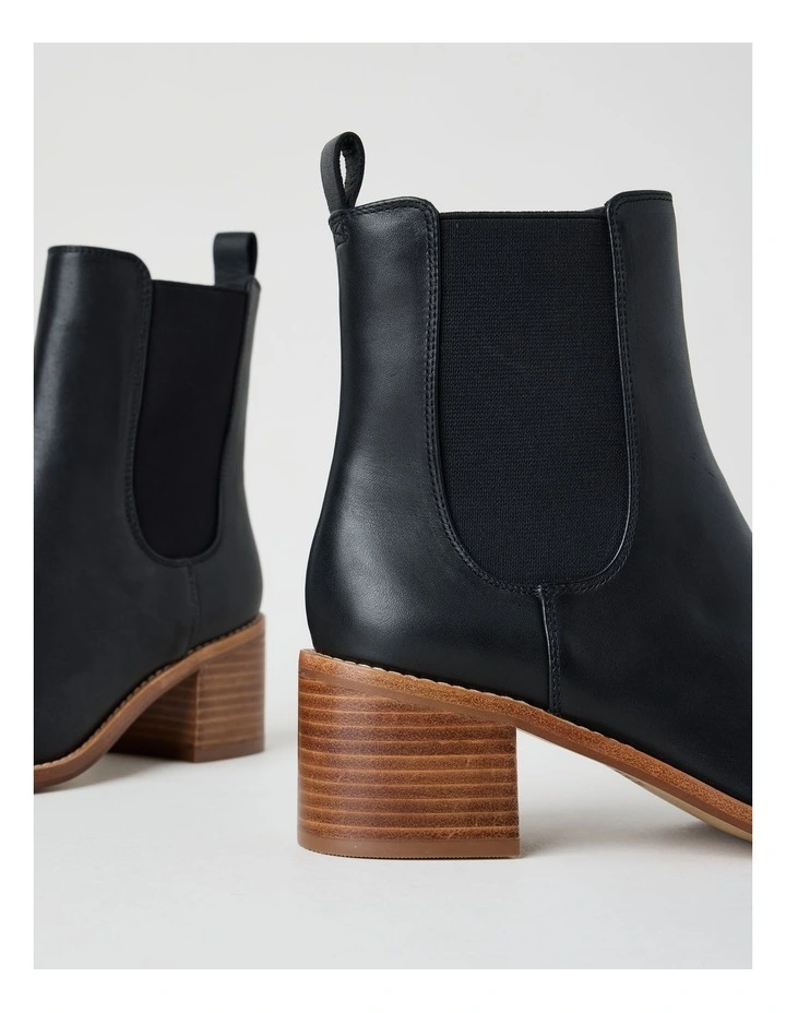 Indi Boot in Black image 3
