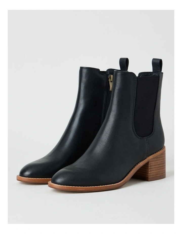 Indi Boot in Black image 4