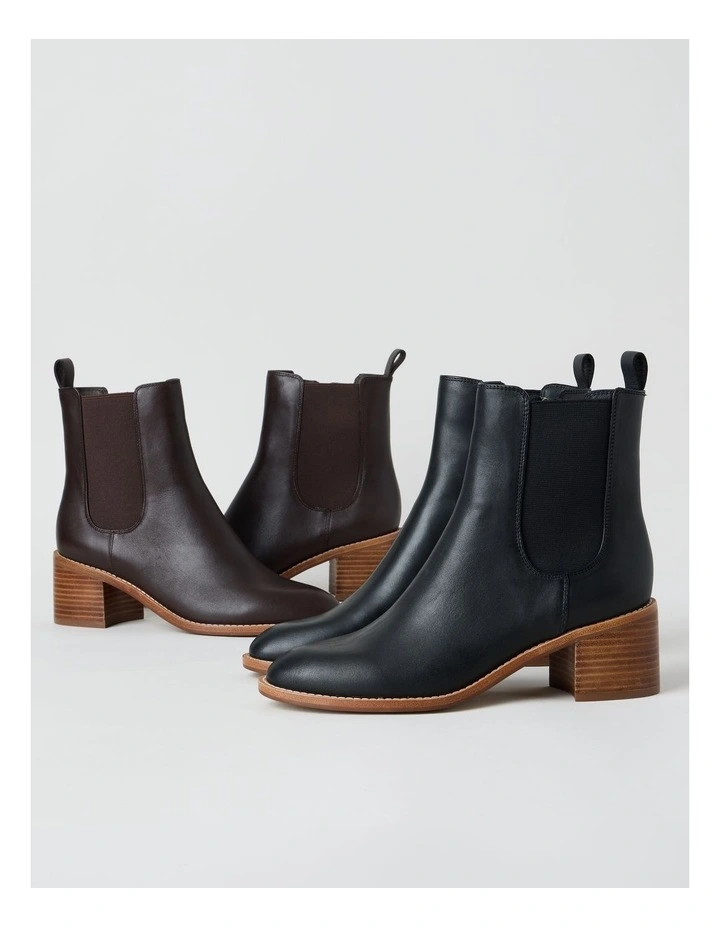 Indi Boot in Black image 7