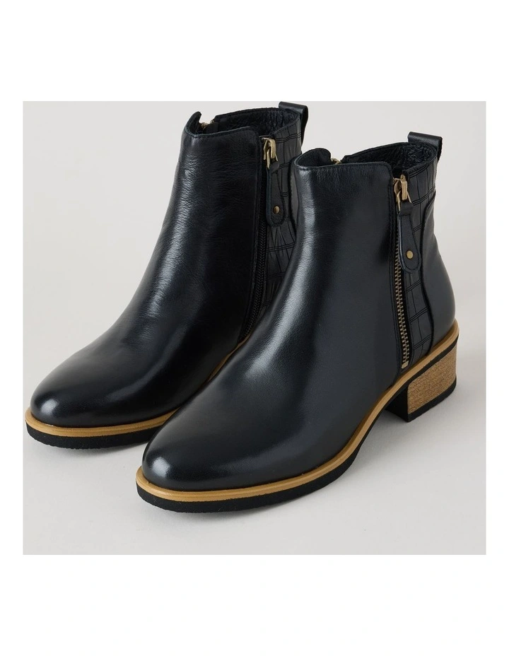 Donna Boot in Black image 2