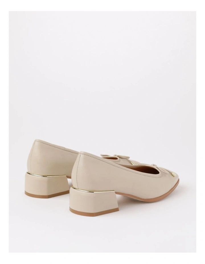 August Heeled Shoe in Bone image 4