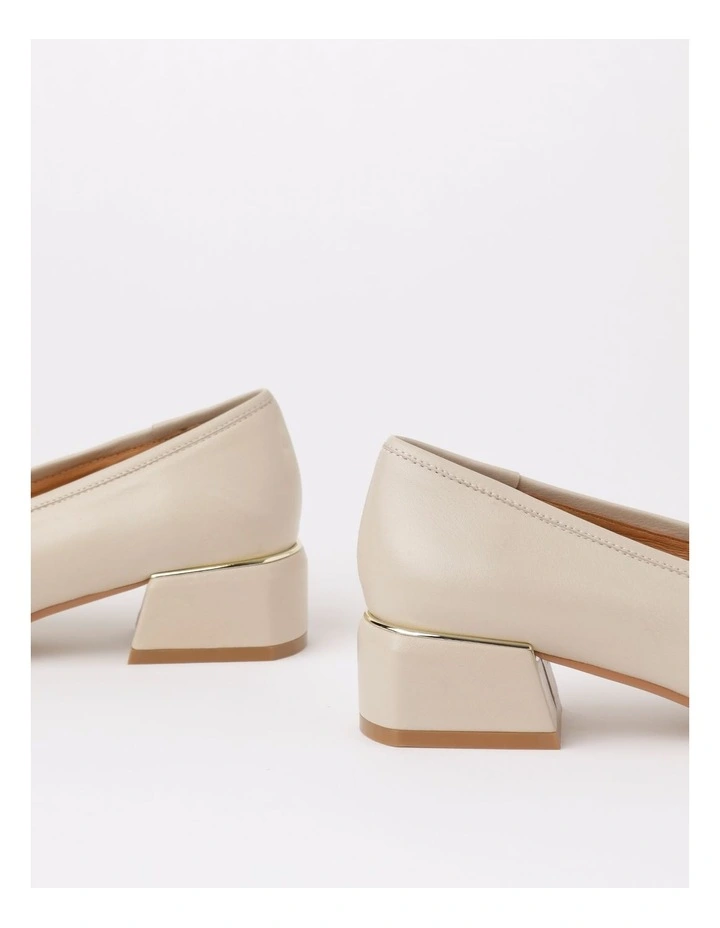 August Heeled Shoe in Bone image 5