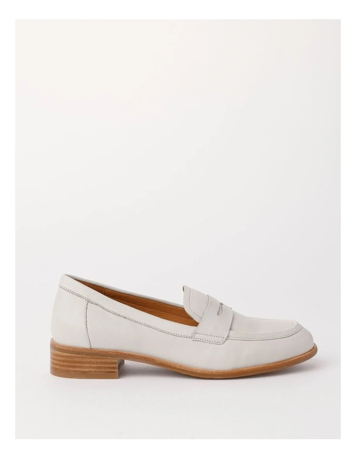 Loris Flat Shoe in Vanilla image 1