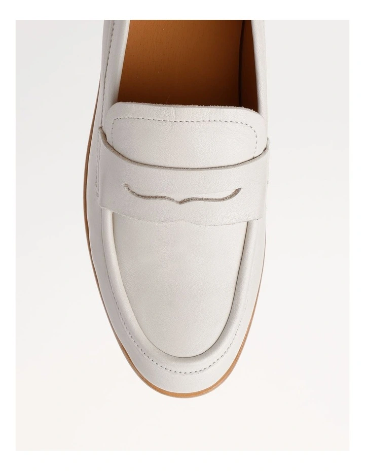 Loris Flat Shoe in Vanilla image 5