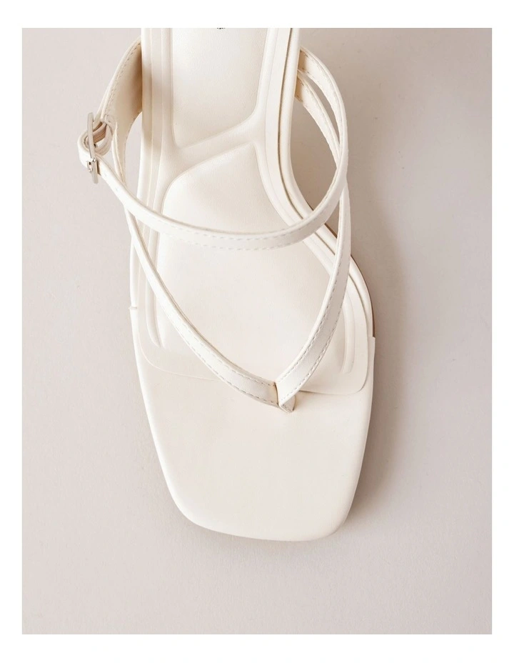 Isla Sandal in Chalk image 6