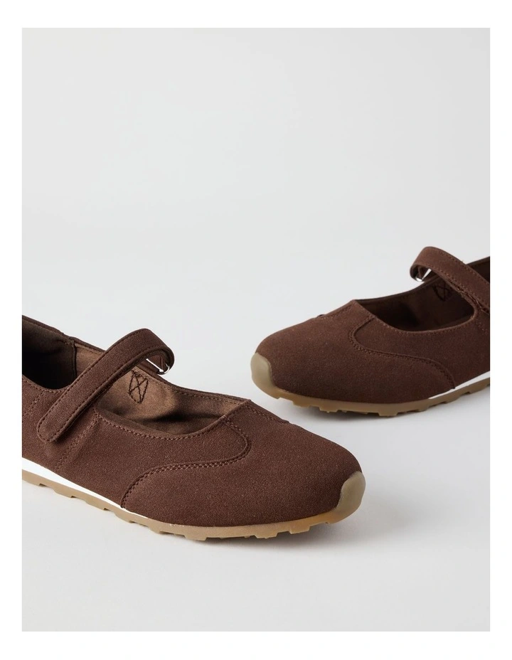 Nova Sneaker in Chocolate image 4