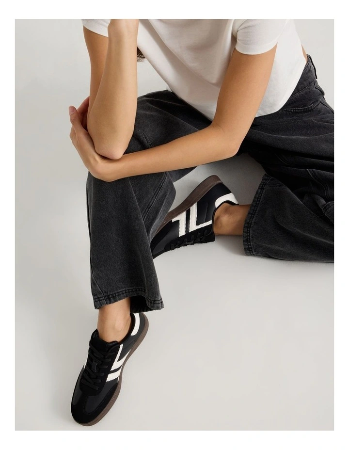 Arlo Sneaker in Black image 2