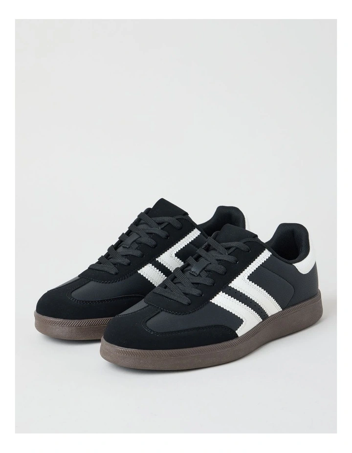 Arlo Sneaker in Black image 3