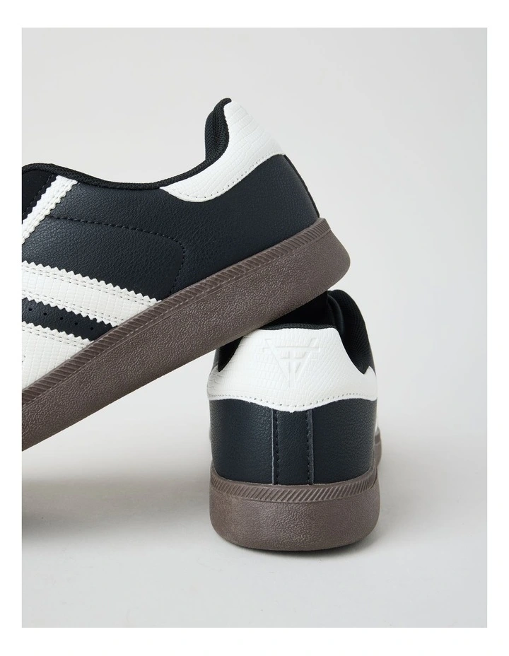 Arlo Sneaker in Black image 4