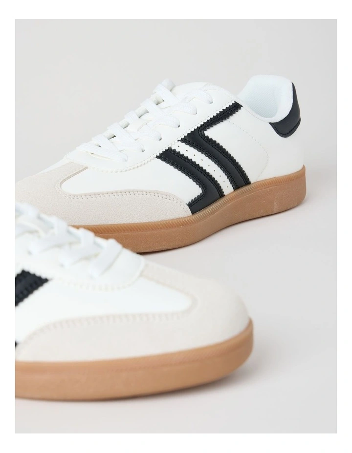 Arlo Sneaker in Cream and Black image 4