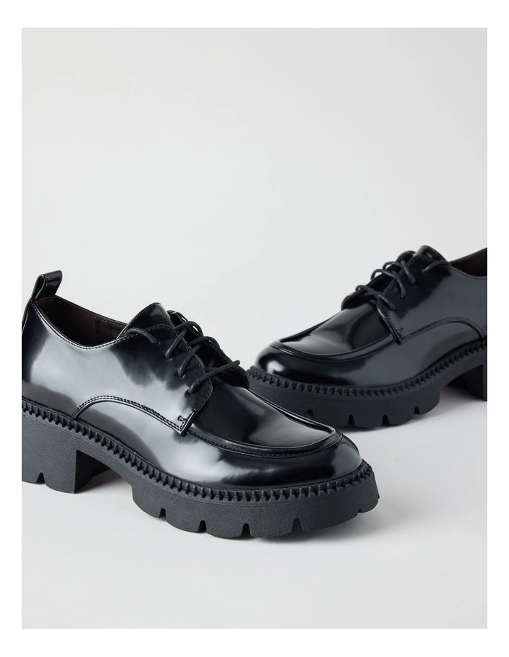 Tobi Flat Shoes in Black image 4