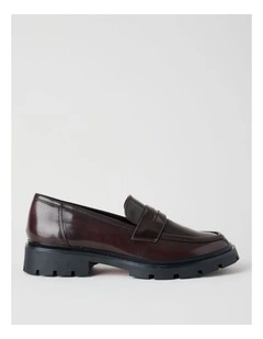 Travis Flat Shoes in Deep Red