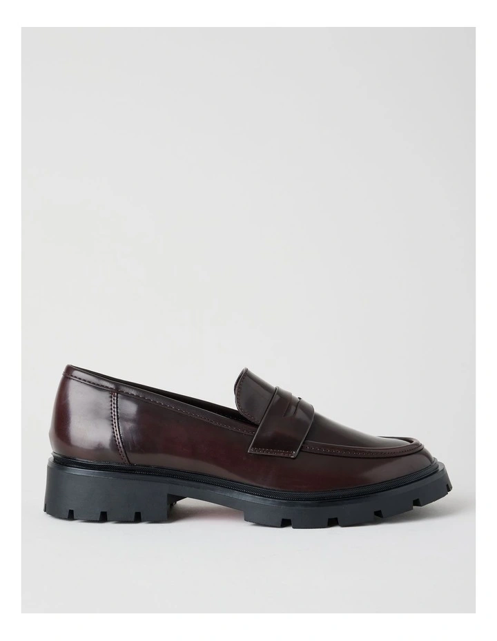 Travis Flat Shoes in Deep Red image 1