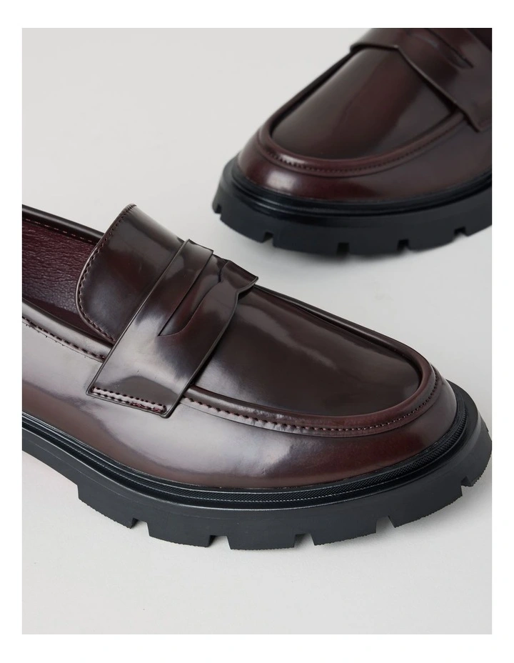 Travis Flat Shoes in Deep Red image 3
