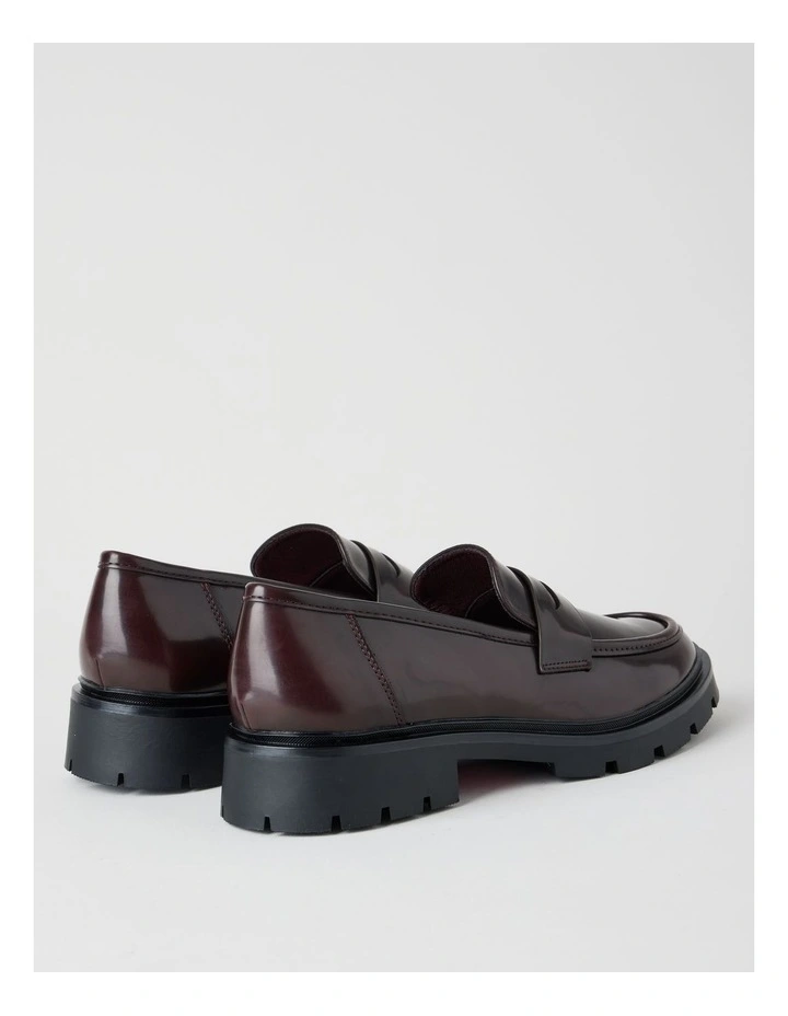 Travis Flat Shoes in Deep Red image 5