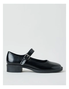 Lipa Flat Shoes in Black