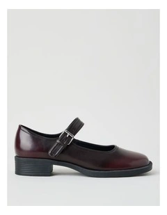 Lipa Flat Shoes in Deep Red