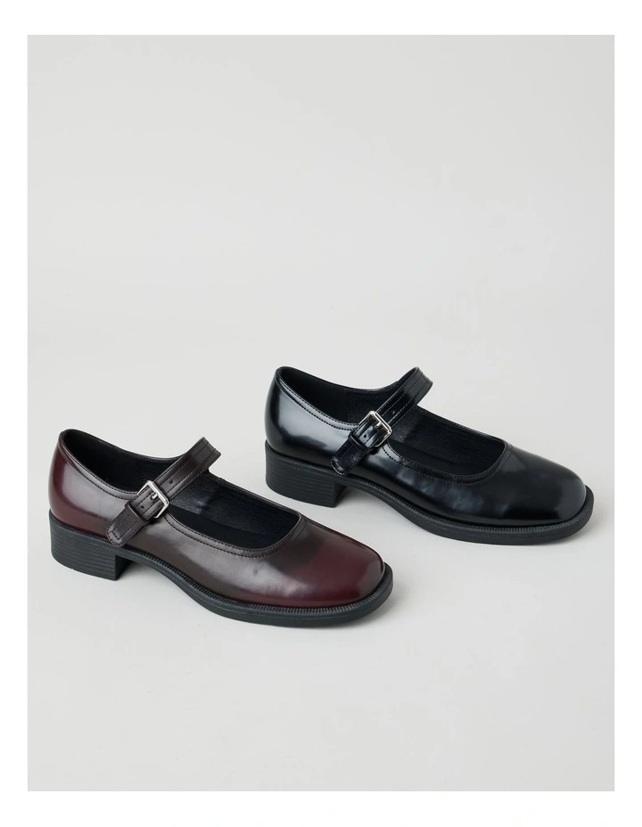 Lipa Flat Shoes in Deep Red image 6