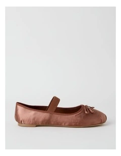 Swan Flat Shoes in Pink