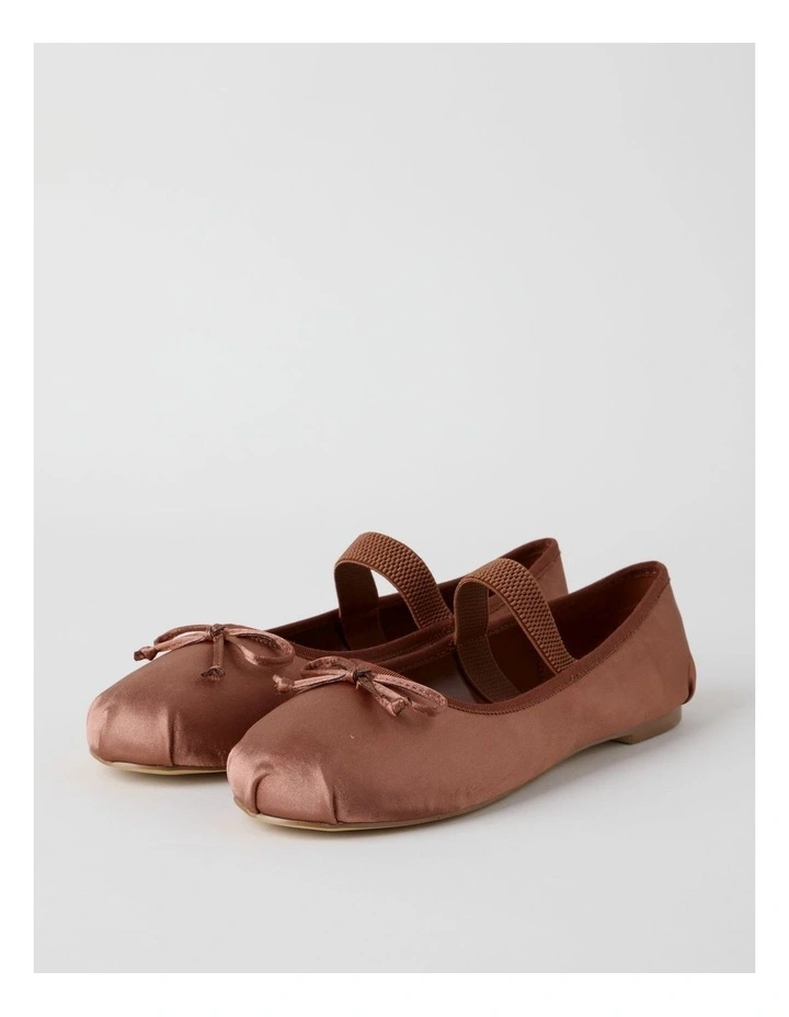 Swan Flat Shoes in Pink image 2