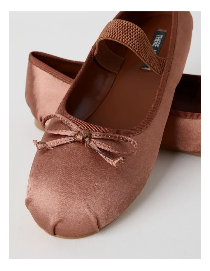 Swan Flat Shoes in Pink image 3
