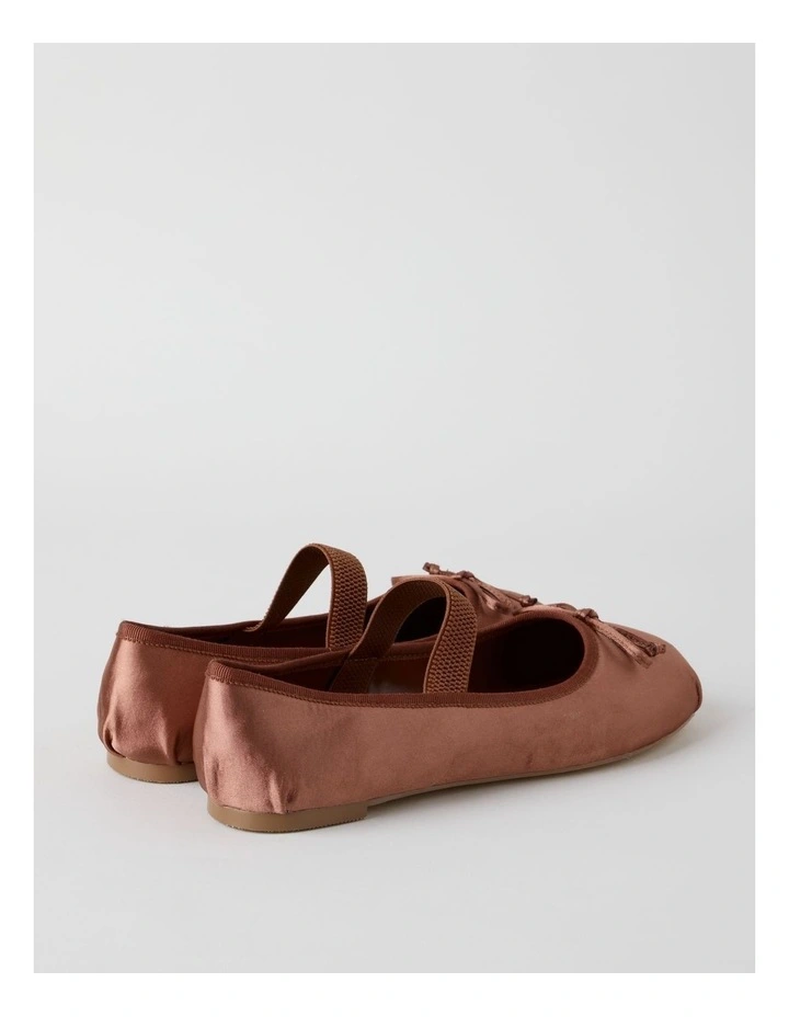 Swan Flat Shoes in Pink image 4