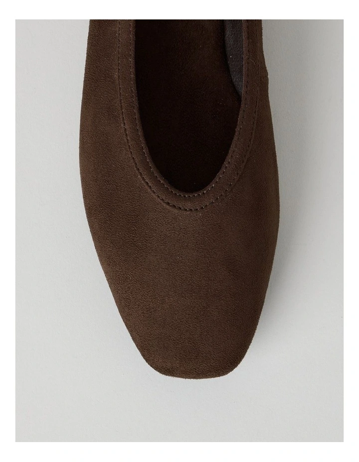Megan Flat Shoes in Chocolate image 6