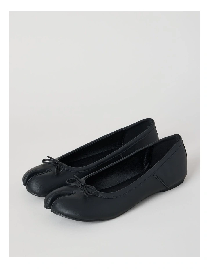 Vinny Flat Shoes in Black image 4
