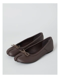 Vinny Flat Shoes in Chocolate