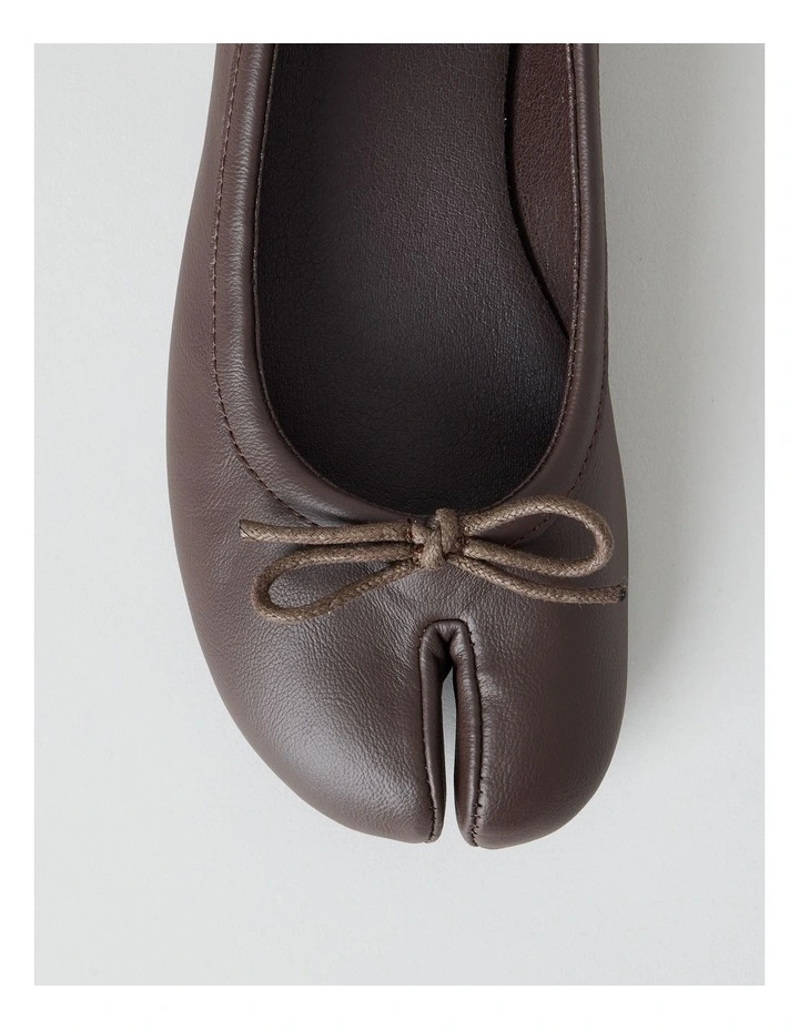Vinny Flat Shoes in Chocolate image 6