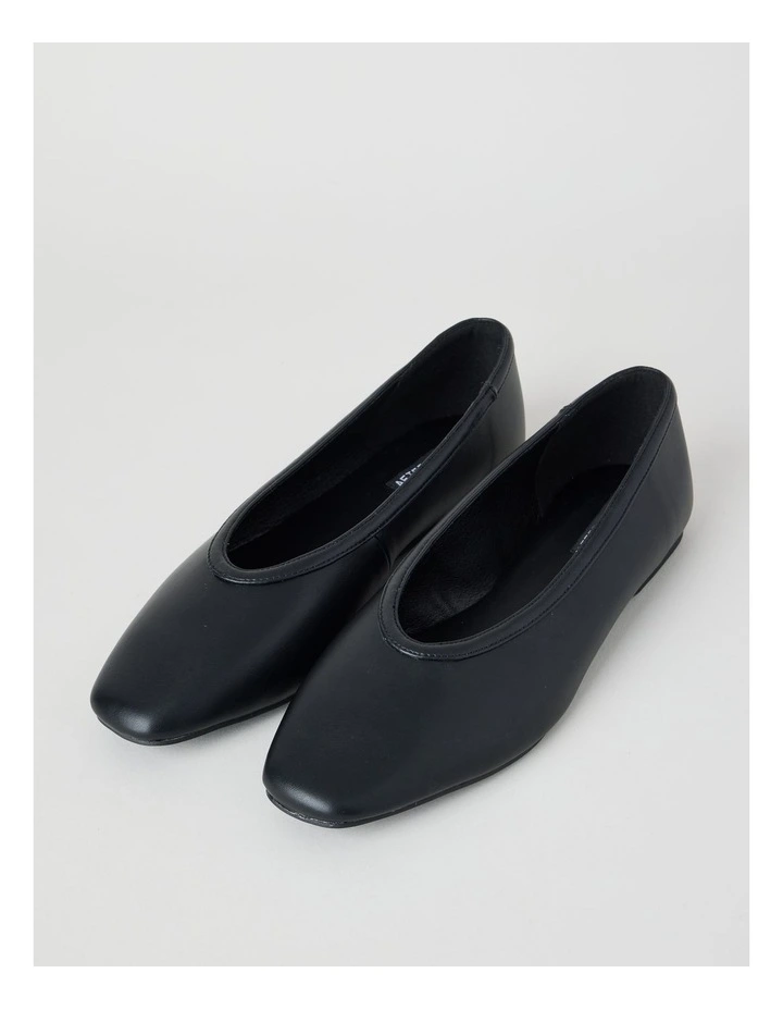Megan Flat Shoes in Black image 4
