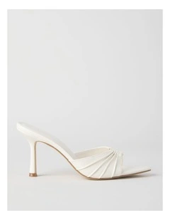 Nezahlia Sandal in White