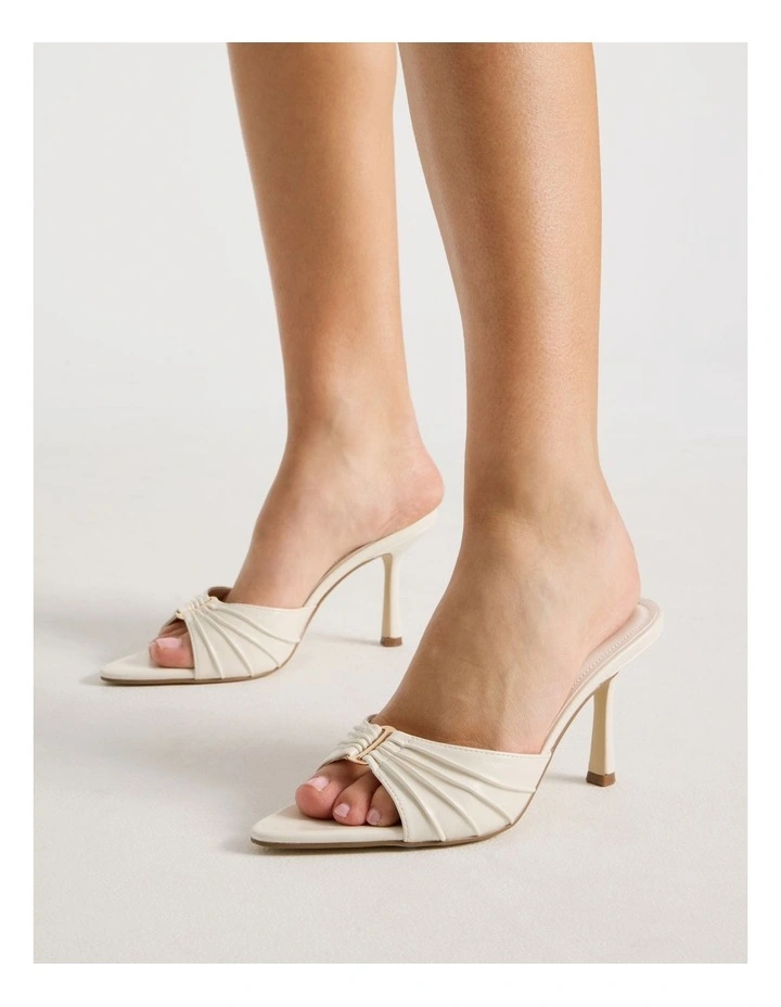 Nezahlia Sandal in White image 2