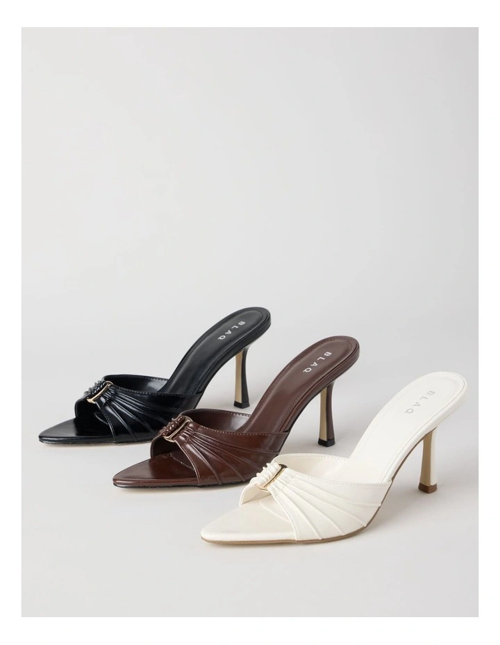 Nezahlia Sandal in White image 7