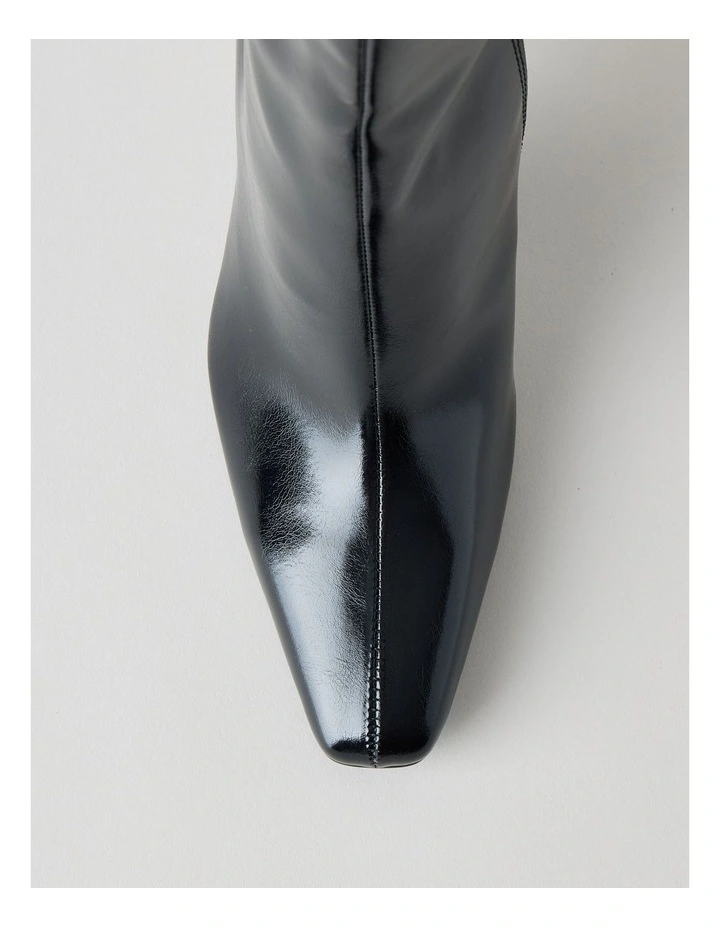 Robbie Boot in Black image 7