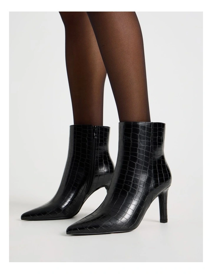 Sage Boot in Black image 2