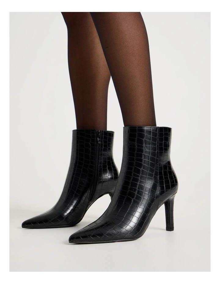 Sage Boot in Black image 2