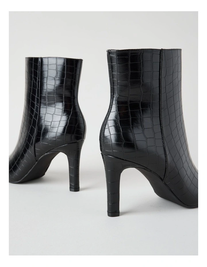 Sage Boot in Black image 3