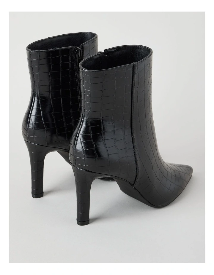 Sage Boot in Black image 5