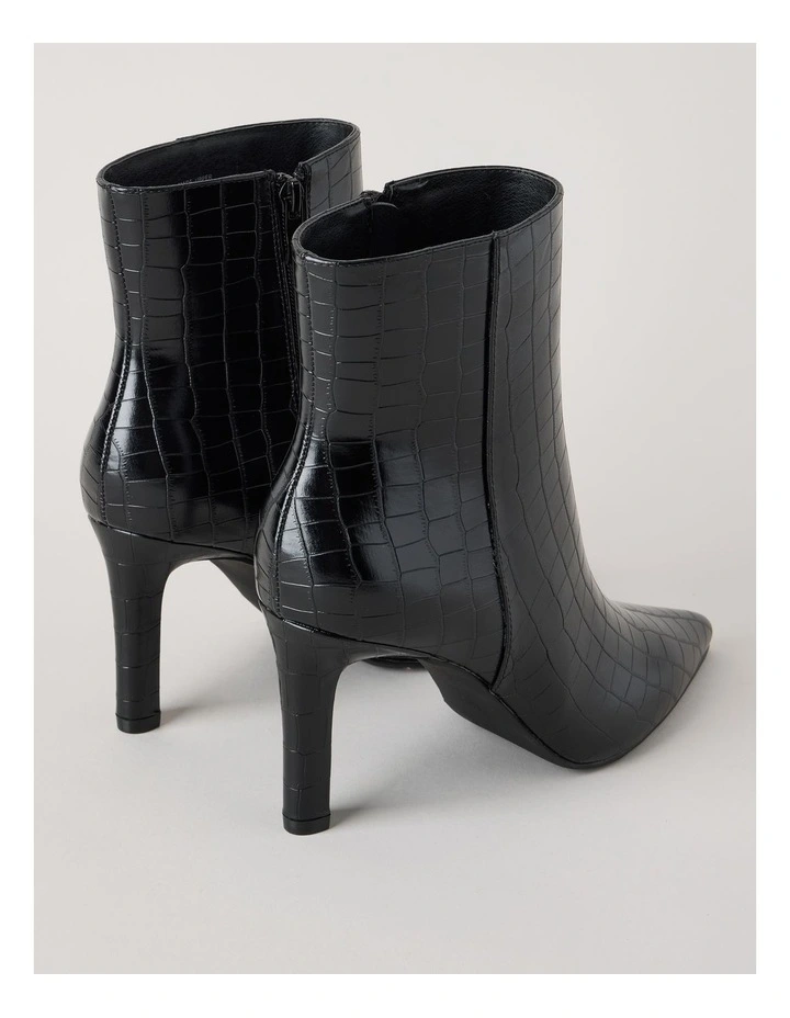 Sage Boot in Black image 5