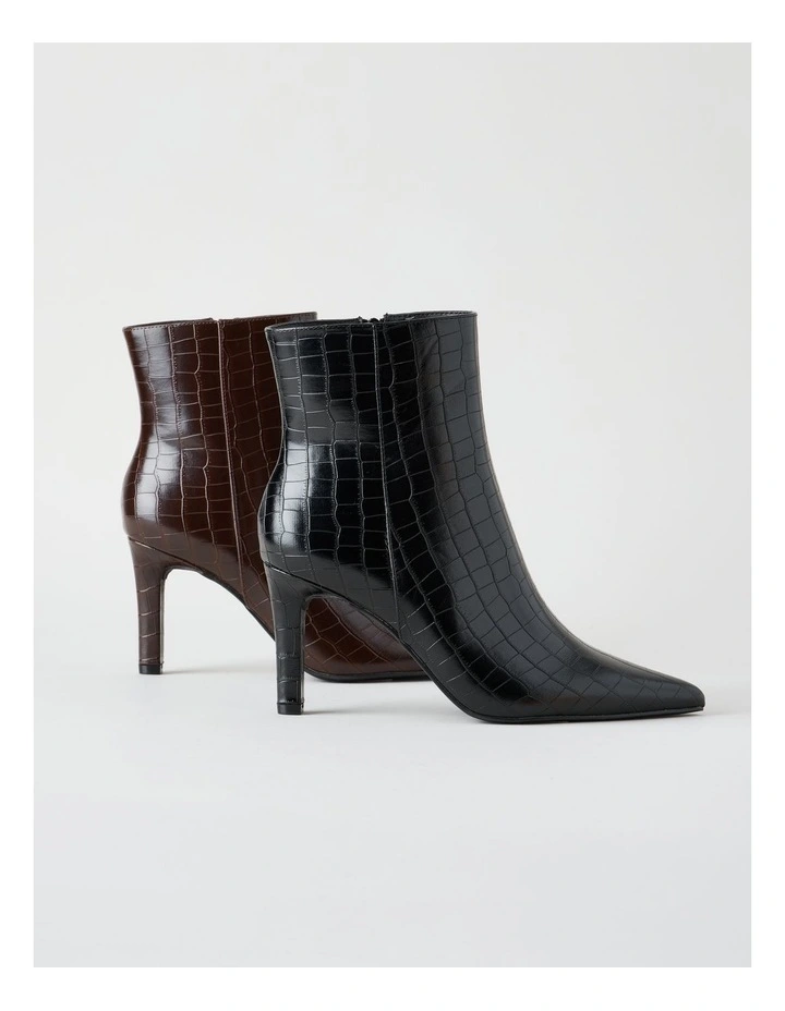 Sage Boot in Black image 7