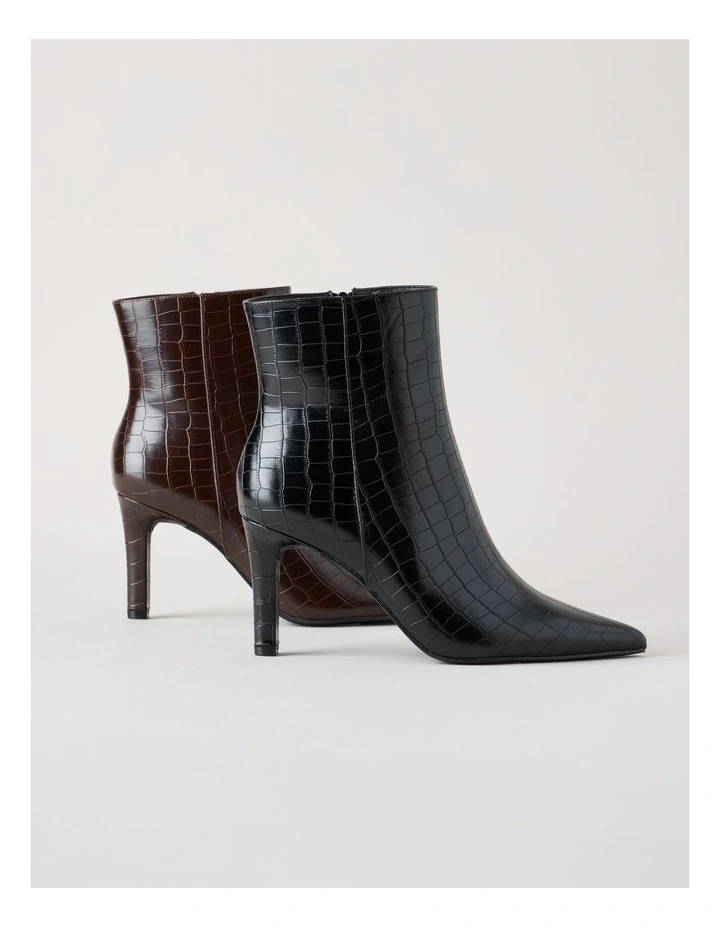 Sage Boot in Black image 7