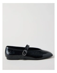Lana Flat Shoes in Black