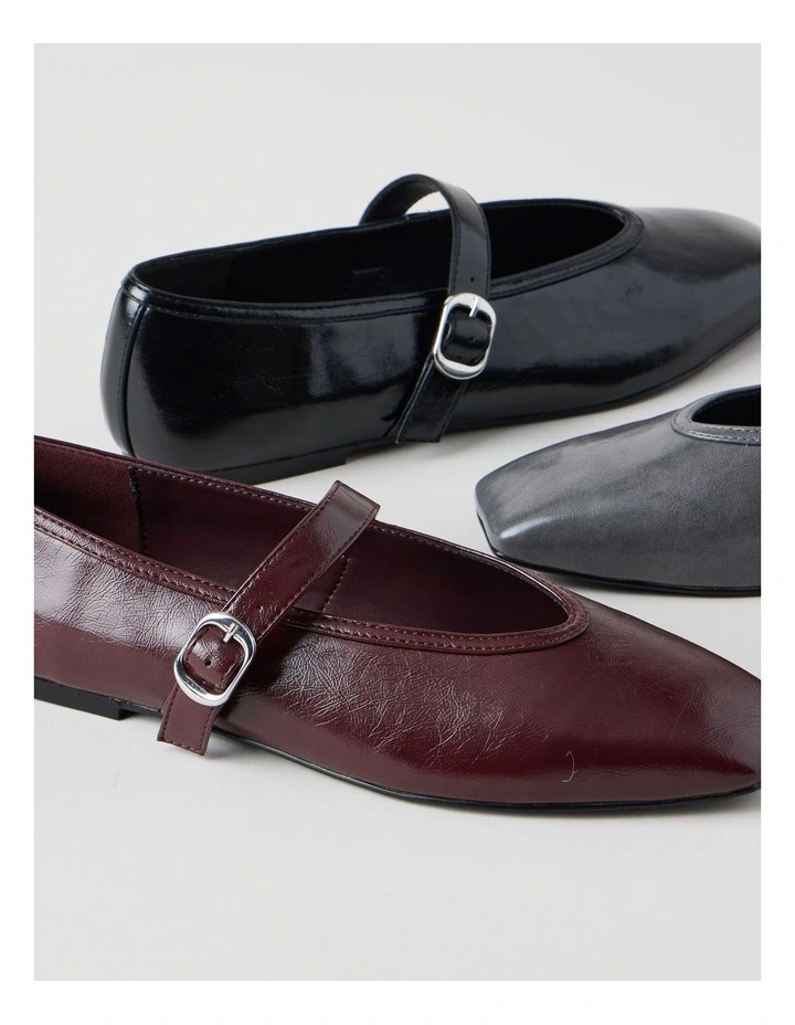 Lana Flat Shoes in Black image 6