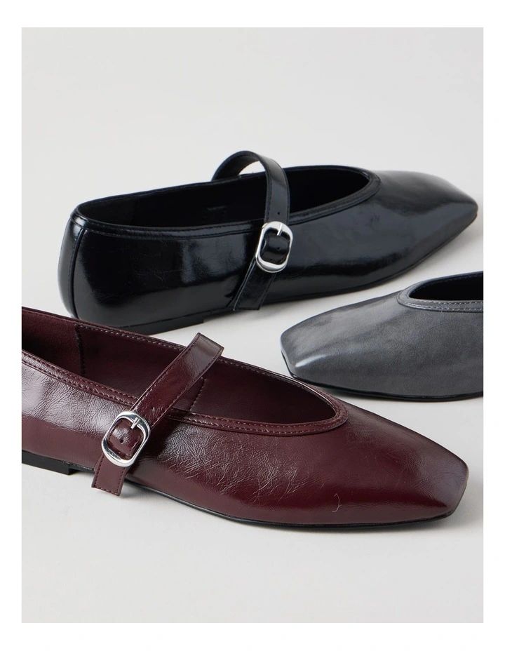 Lana Flat Shoes in Fig image 5